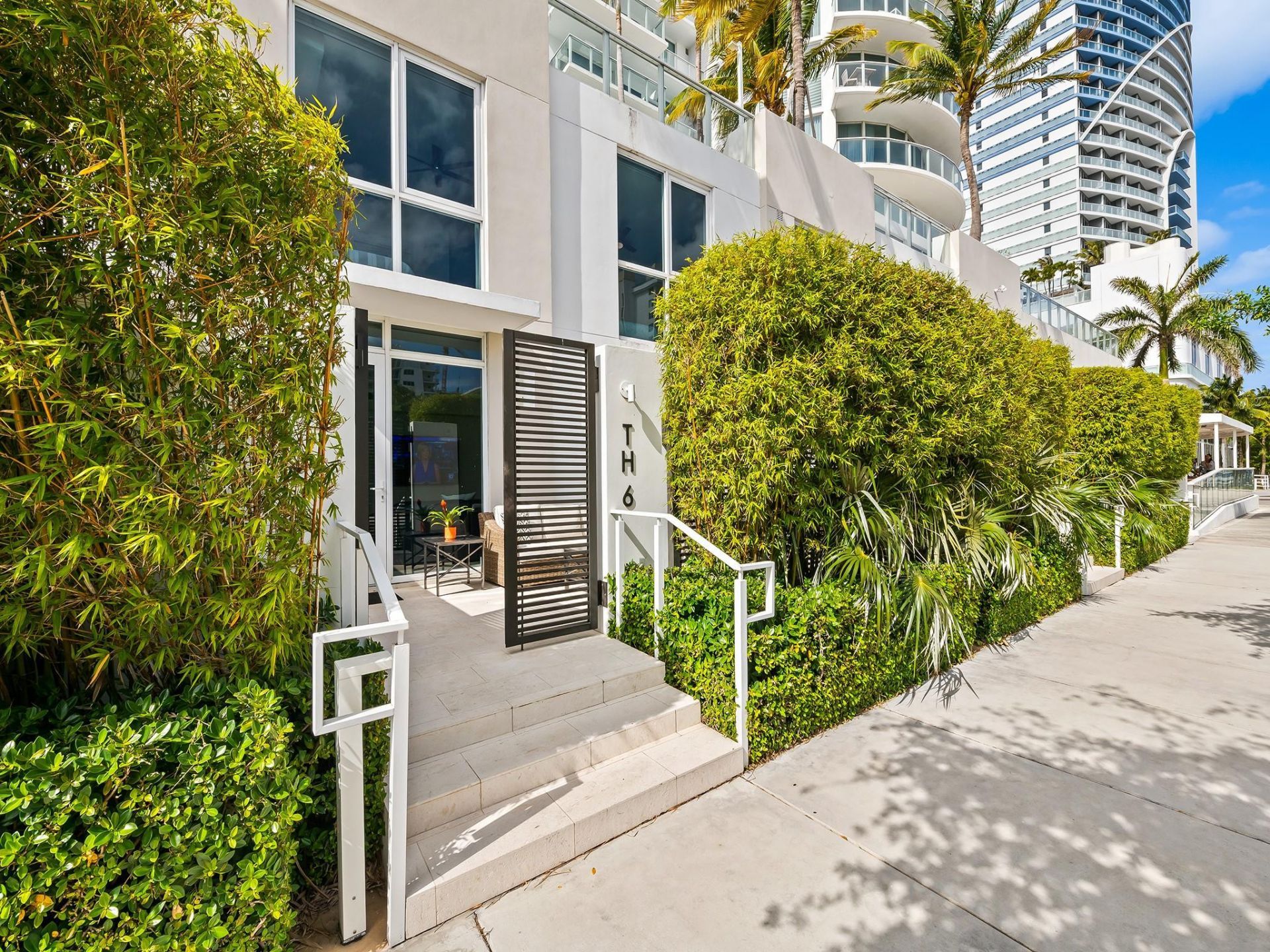 401 N Birch, Unit Th6, Fort Lauderdale, FL 33304 Photo