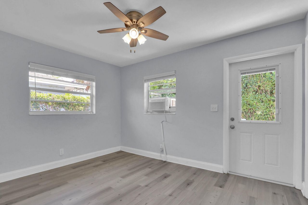 112 Sandal Lane, Unit 4, Palm Beach Shores, FL 33404 Photo