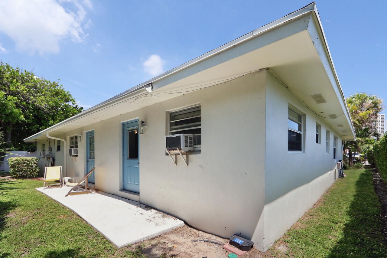 112 Sandal Lane, Unit 4, Palm Beach Shores, FL 33404 Photo