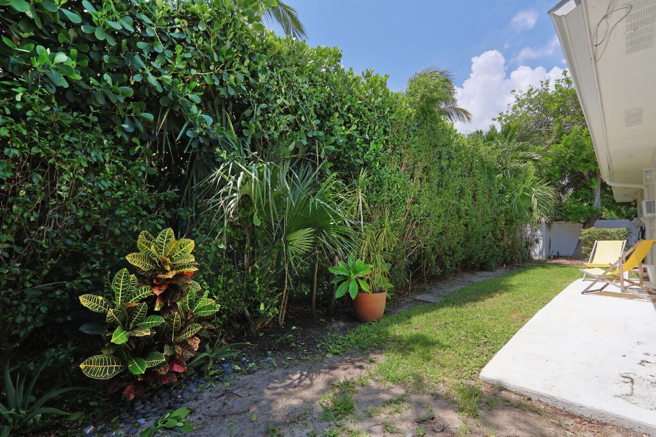 112 Sandal Lane, Unit 4, Palm Beach Shores, FL 33404 Photo