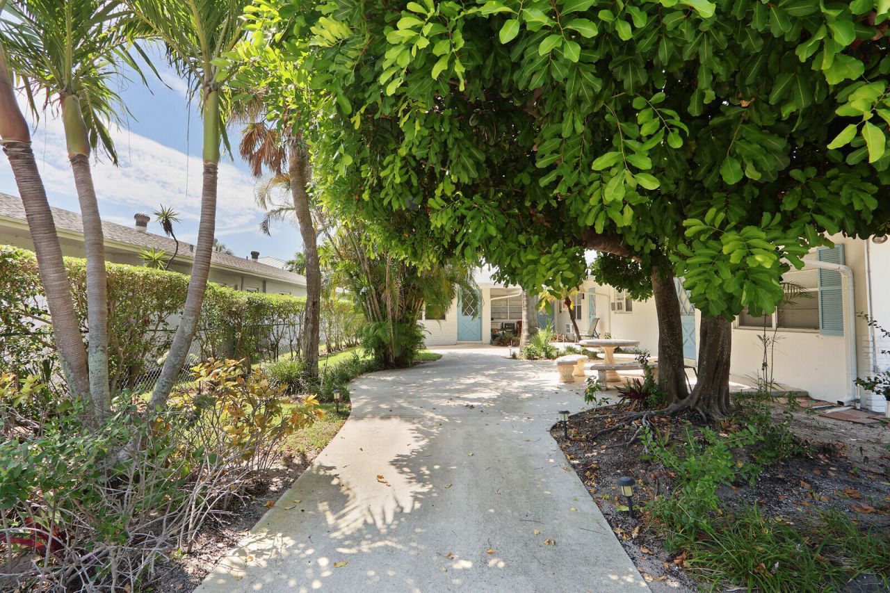 112 Sandal Lane, Unit 4, Palm Beach Shores, FL 33404 Photo