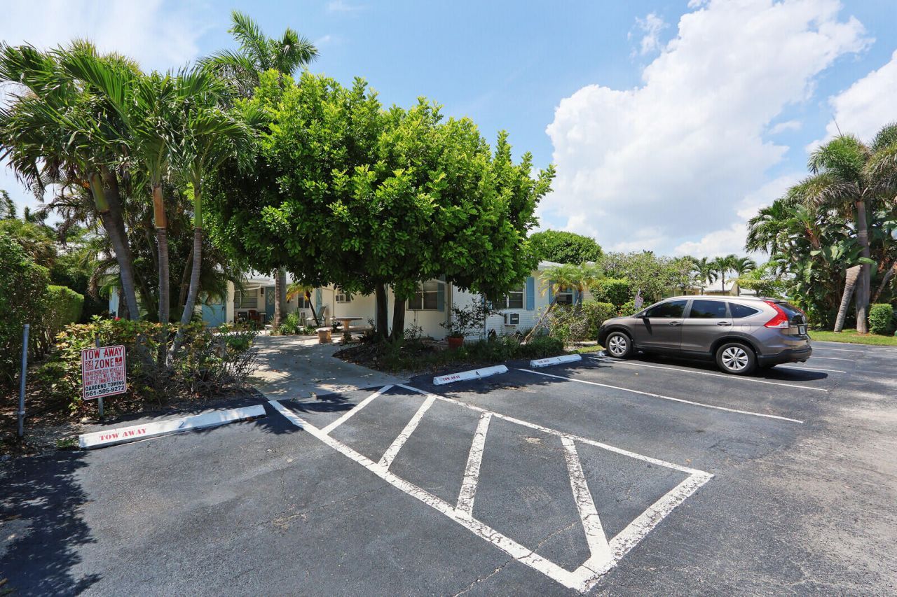 112 Sandal Lane, Unit 4, Palm Beach Shores, FL 33404 Photo