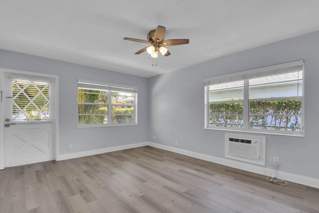 112 Sandal Lane, Unit 4, Palm Beach Shores, FL 33404 Photo