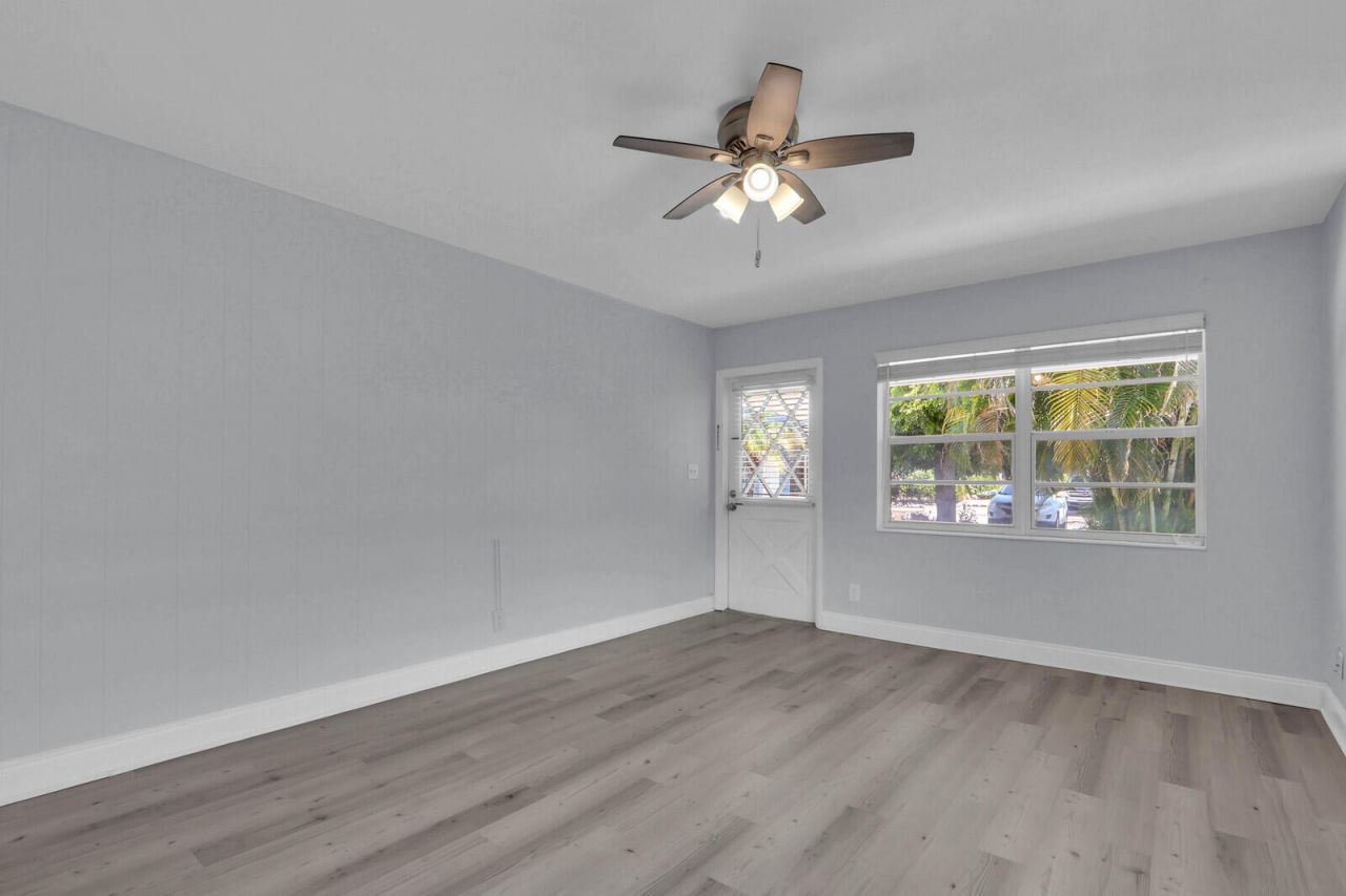 112 Sandal Lane, Unit 4, Palm Beach Shores, FL 33404 Photo