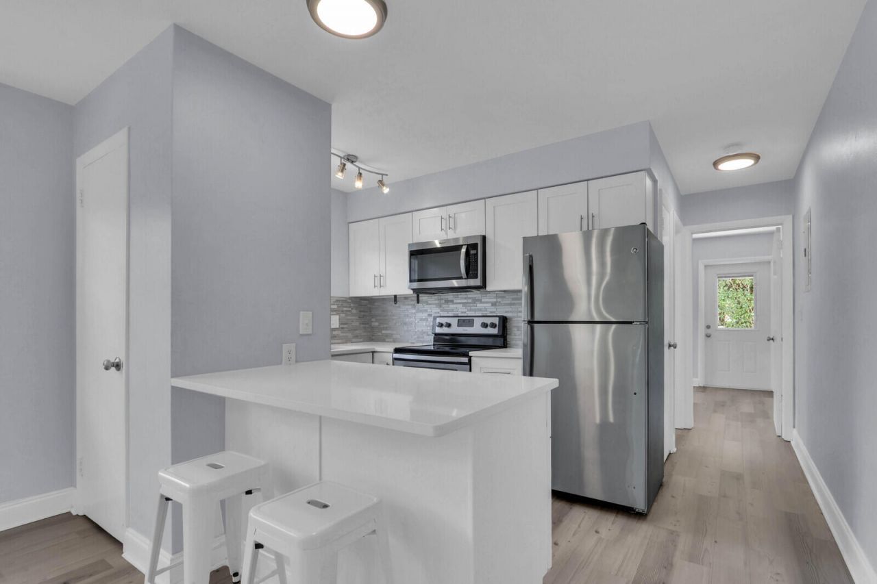 112 Sandal Lane, Unit 4, Palm Beach Shores, FL 33404 Photo
