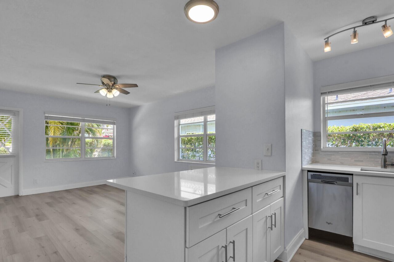 112 Sandal Lane, Unit 4, Palm Beach Shores, FL 33404 Photo