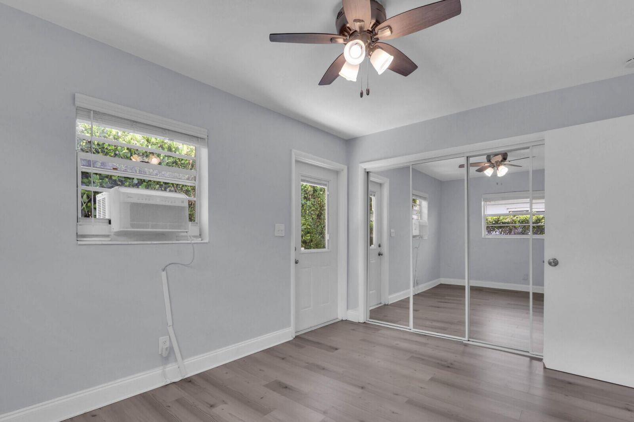 112 Sandal Lane, Unit 4, Palm Beach Shores, FL 33404 Photo