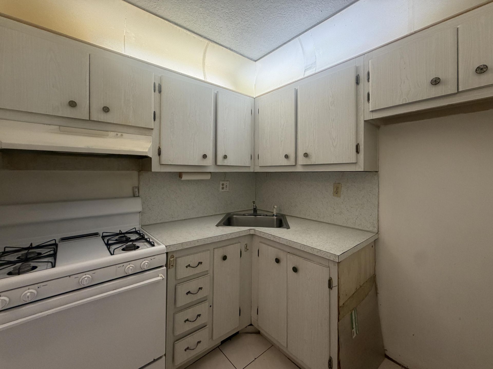 20210 NE 2nd Avenue, Unit V14, Miami Gardens, FL 33179 Photo