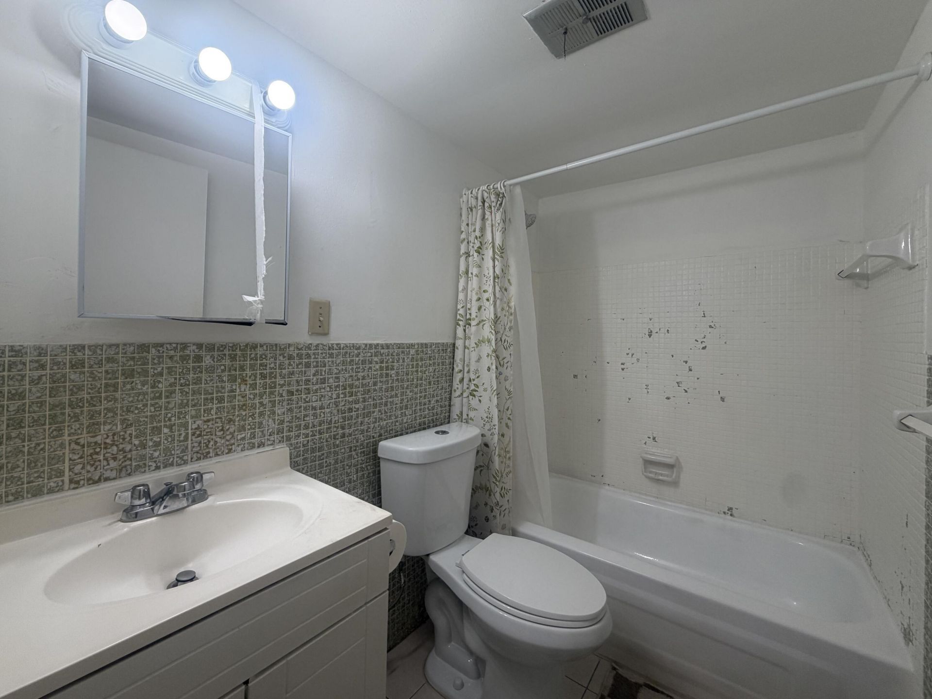 20210 NE 2nd Avenue, Unit V14, Miami Gardens, FL 33179 Photo