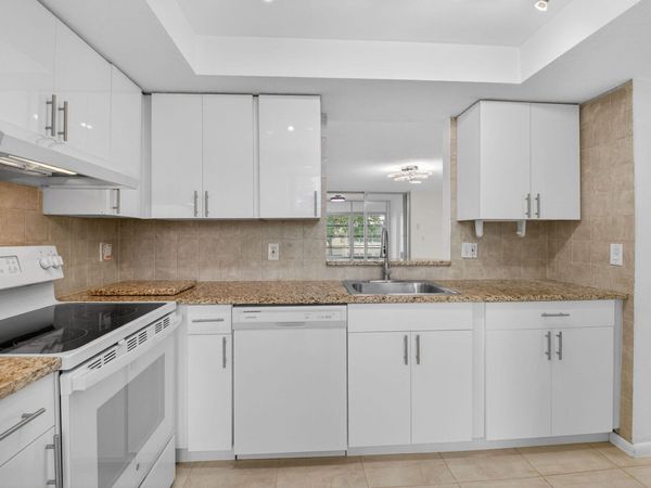 10 Willowbrook Lane, Unit 207, Delray Beach, FL 33446