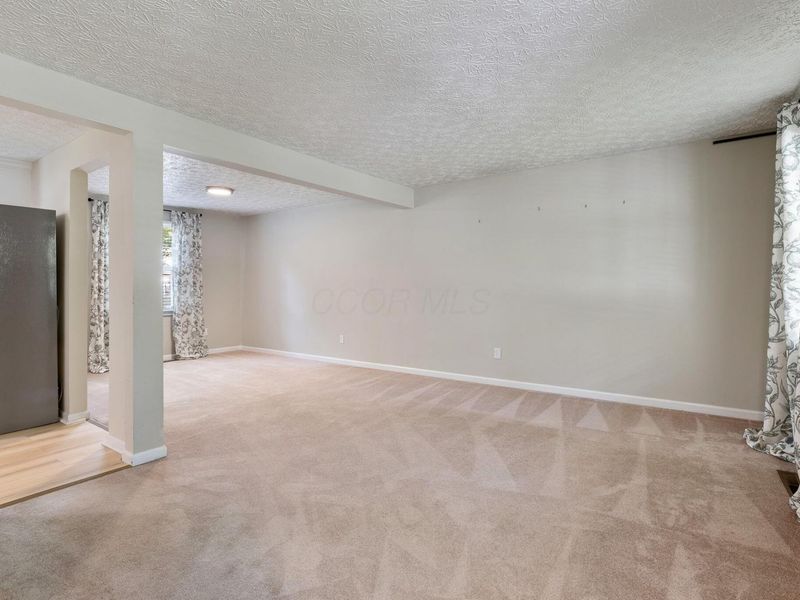 6553 Skywae Drive, Columbus, OH 43229 Photo 2