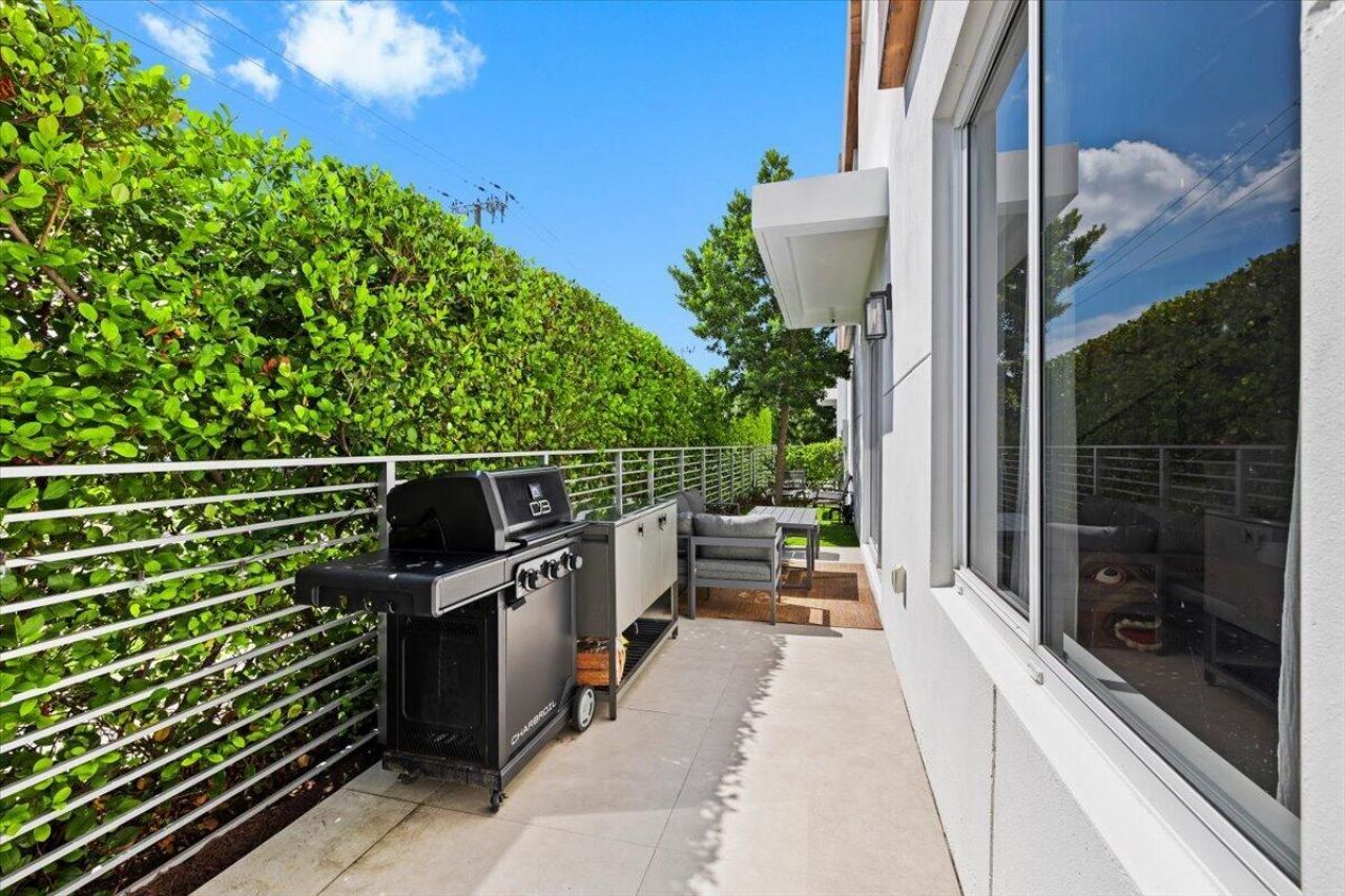 1255 NE 18th Avenue, Fort Lauderdale, FL 33304 Photo