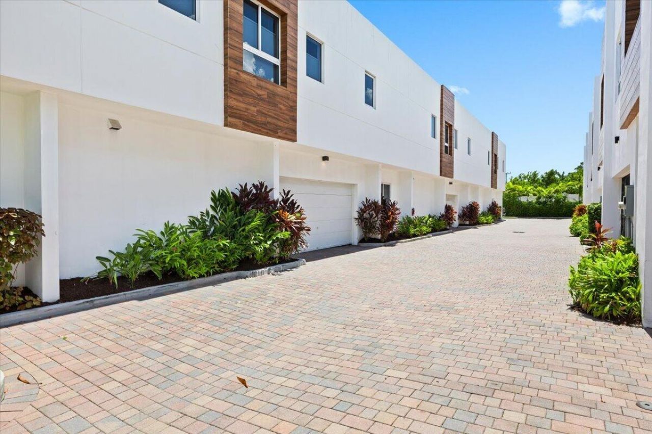 1255 NE 18th Avenue, Fort Lauderdale, FL 33304 Photo