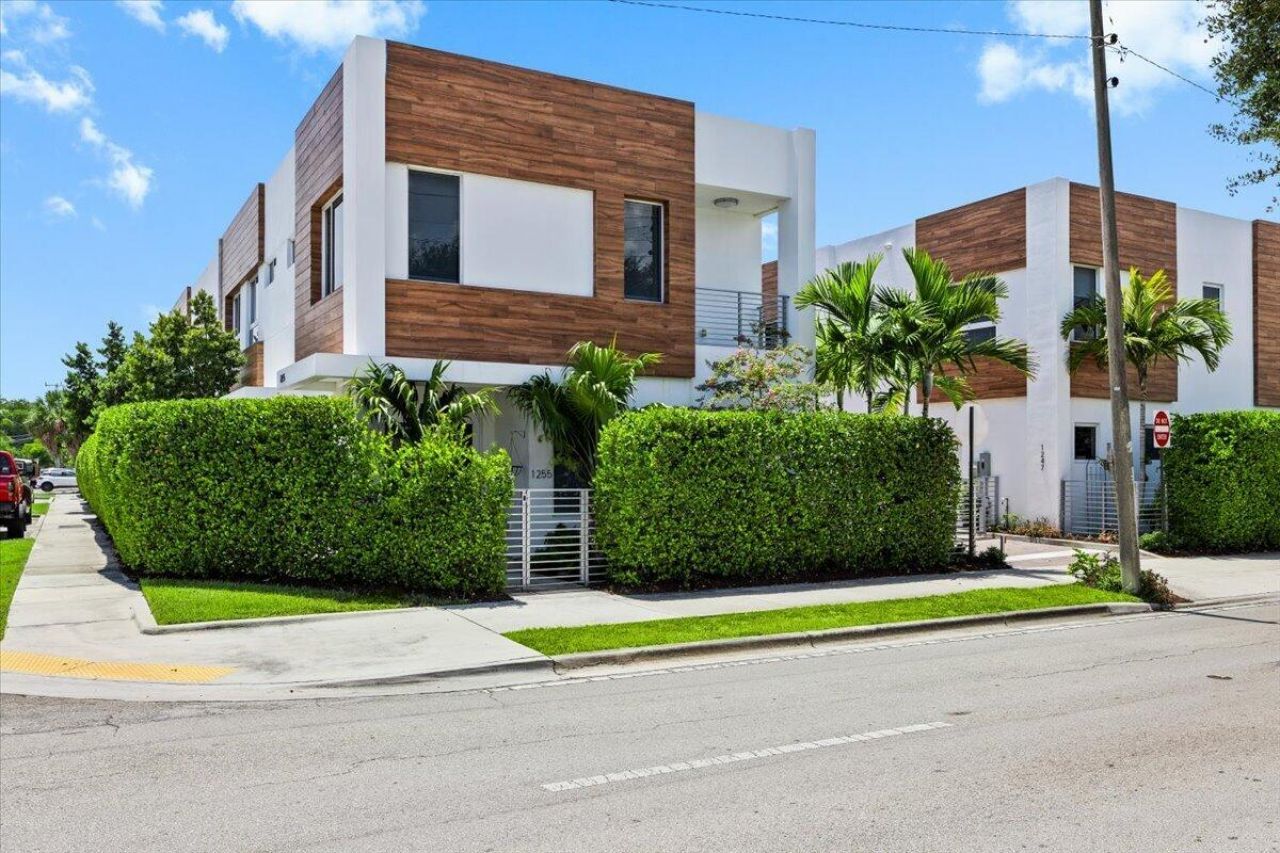 1255 NE 18th Avenue, Fort Lauderdale, FL 33304 Photo