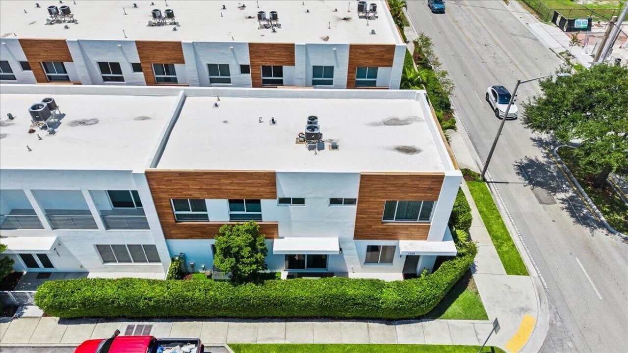 1255 NE 18th Avenue, Fort Lauderdale, FL 33304 Photo