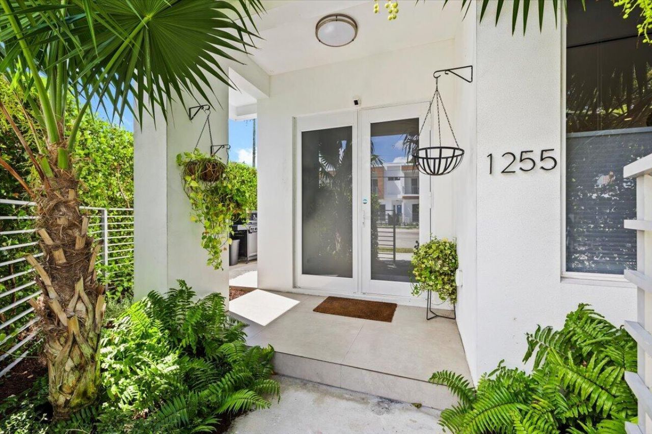 1255 NE 18th Avenue, Fort Lauderdale, FL 33304 Photo