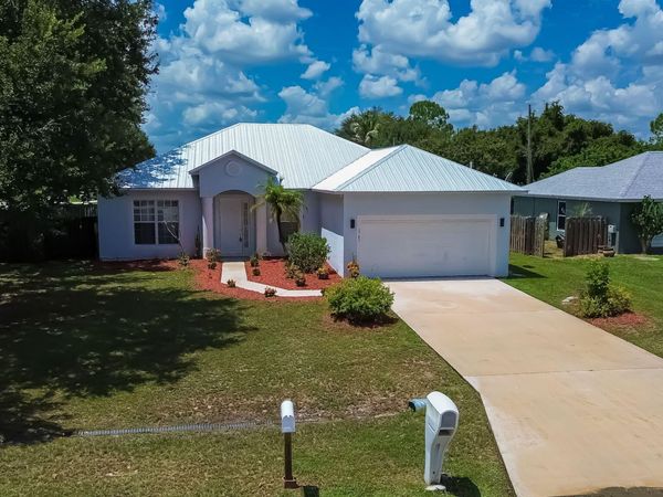 2742 SW Slade Place, Port St. Lucie, FL 34953