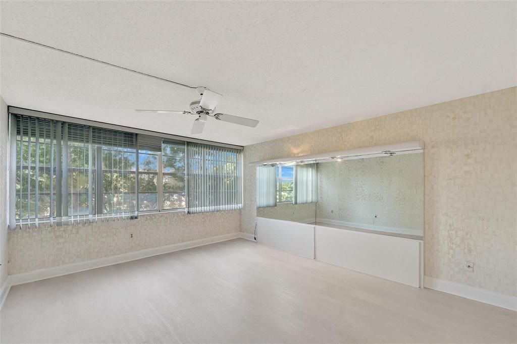 1000 St Charles Place, Unit 305, Pembroke Pines, FL 33026 Photo