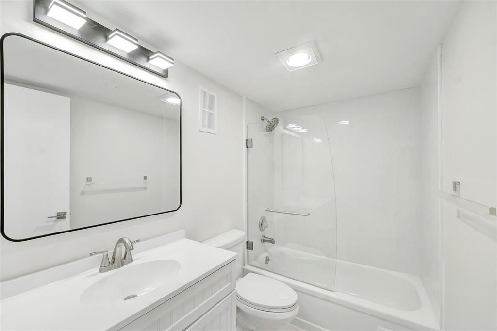 1000 St Charles Place, Unit 305, Pembroke Pines, FL 33026 Photo