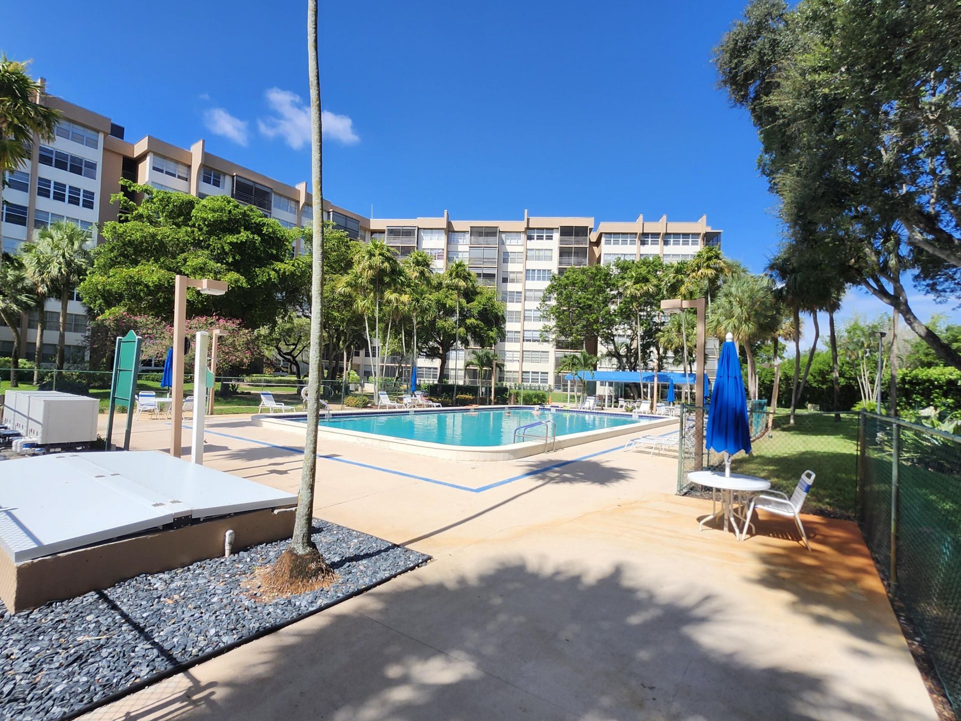1000 St Charles Place, Unit 305, Pembroke Pines, FL 33026 Photo