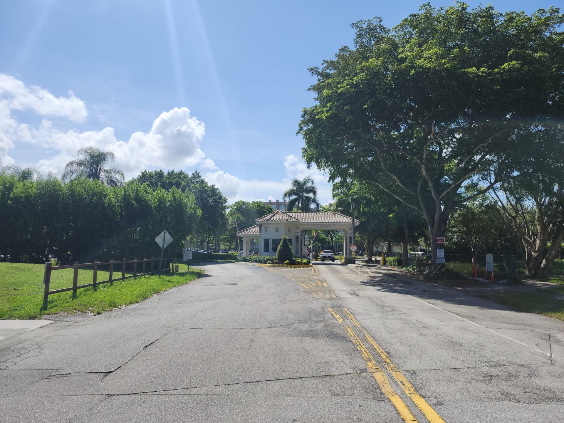 1000 St Charles Place, Unit 305, Pembroke Pines, FL 33026 Photo