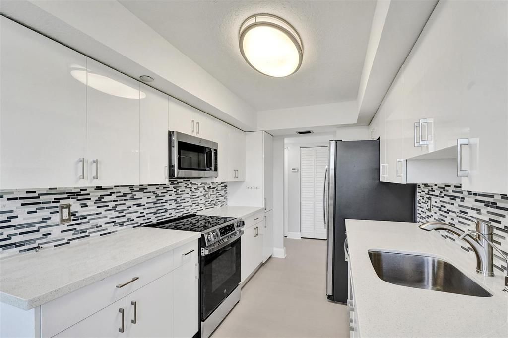 1000 St Charles Place, Unit 305, Pembroke Pines, FL 33026 Photo