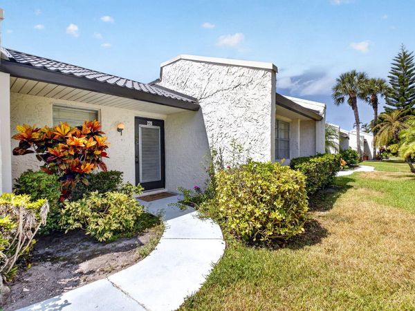 226 LAKE CONSTANCE Drive, Unit 226, West Palm Beach, FL 33411