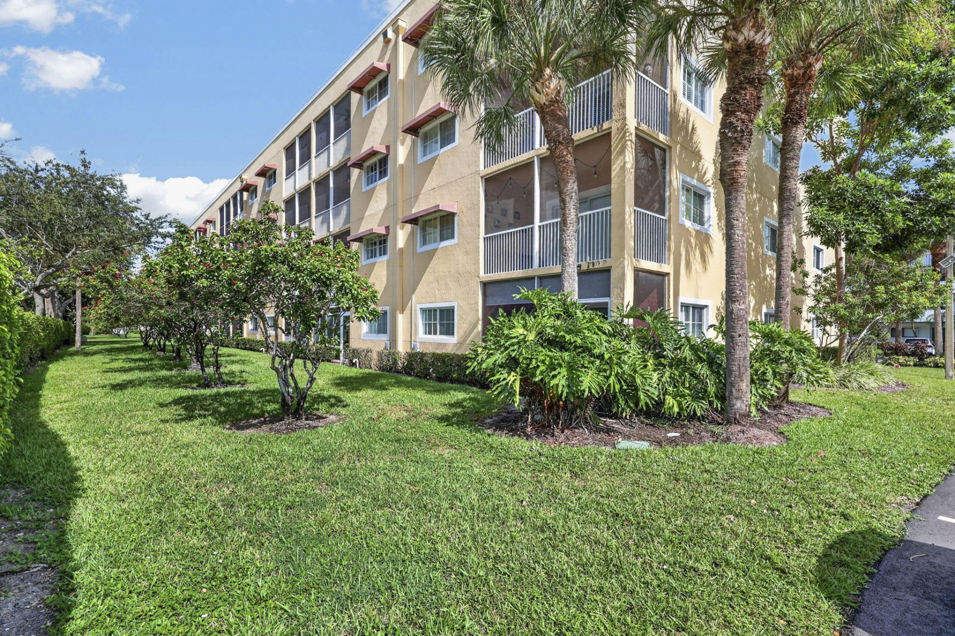 4721 Lucerne Lakes Boulevard E, Unit 711, Lake Worth, FL 33467 Photo