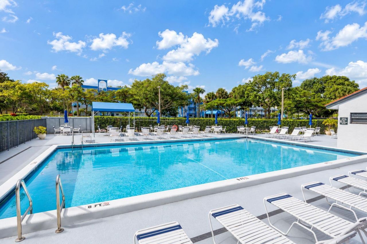 4721 Lucerne Lakes Boulevard E, Unit 711, Lake Worth, FL 33467 Photo