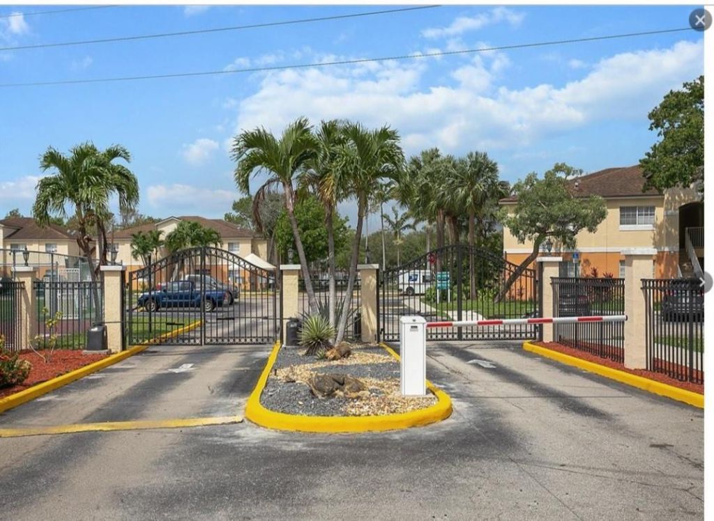 3700 N 56th Avenue, Unit 1030, Hollywood, FL 33021 Photo