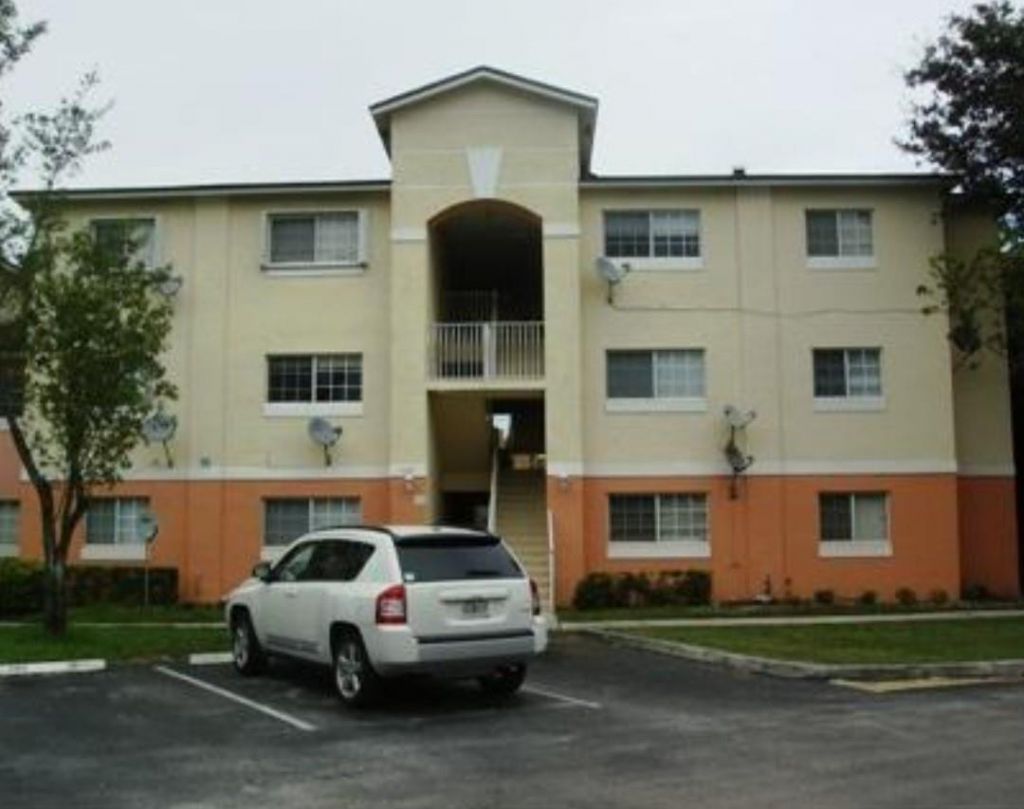 3700 N 56th Avenue, Unit 1030, Hollywood, FL 33021 Photo