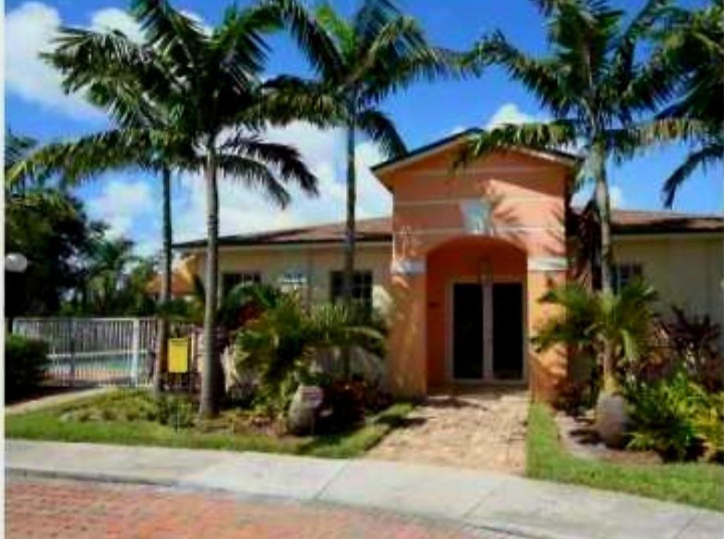 3700 N 56th Avenue, Unit 1030, Hollywood, FL 33021 Photo