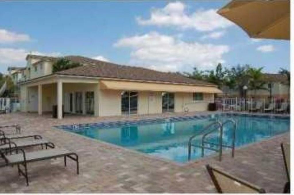 3700 N 56th Avenue, Unit 1030, Hollywood, FL 33021 Photo