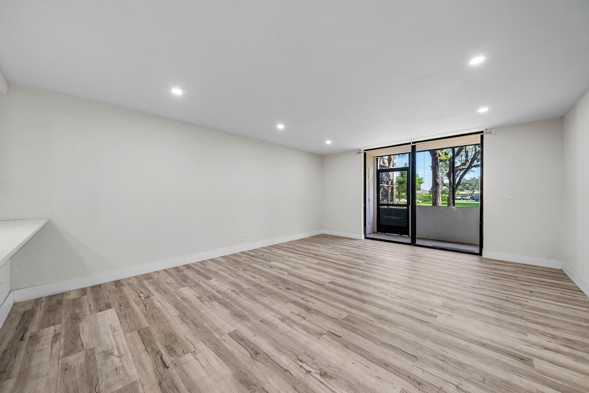 5190 Las Verdes Circle, Unit 105, Delray Beach, FL 33484 Photo