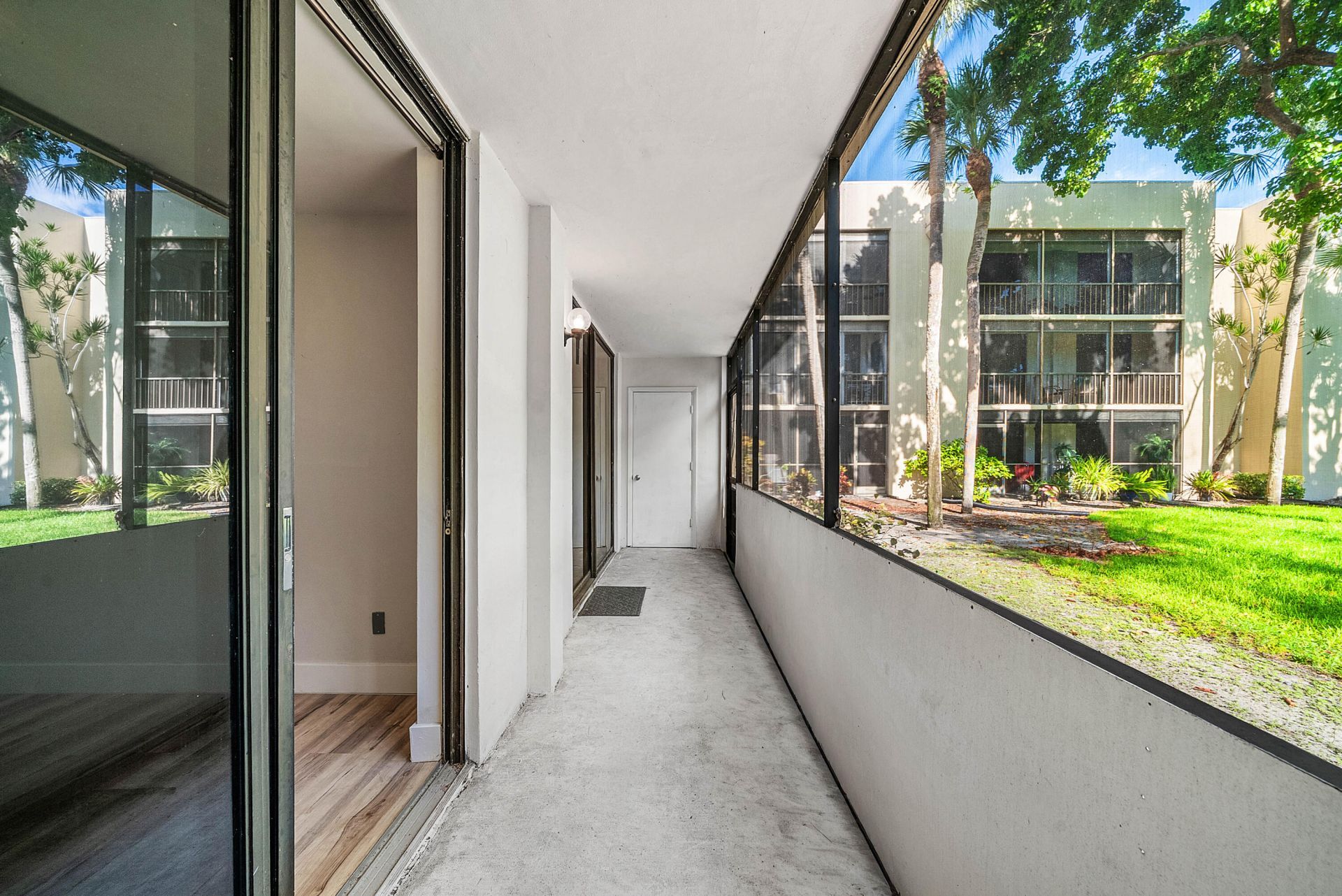 5190 Las Verdes Circle, Unit 105, Delray Beach, FL 33484 Photo