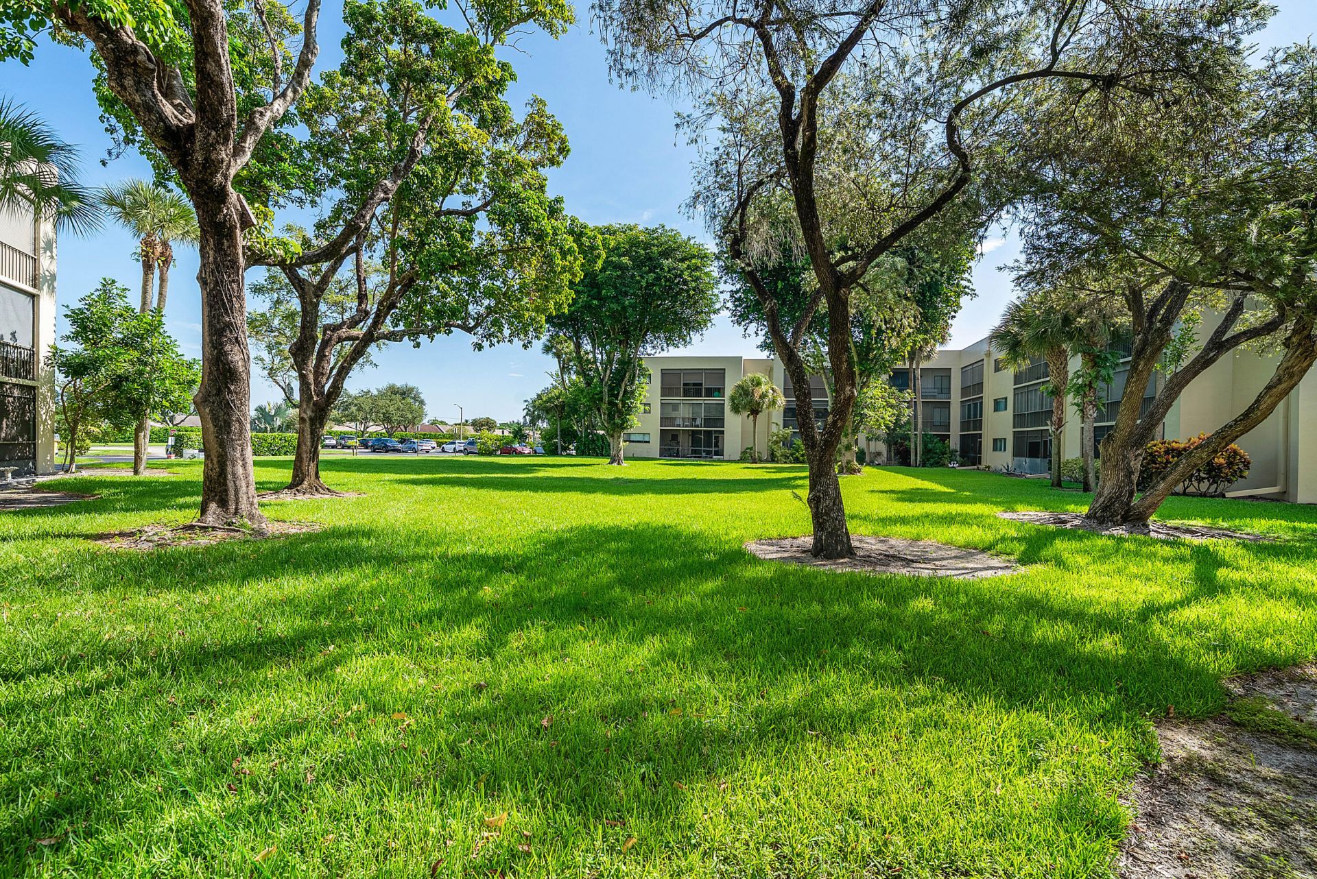 5190 Las Verdes Circle, Unit 105, Delray Beach, FL 33484 Photo
