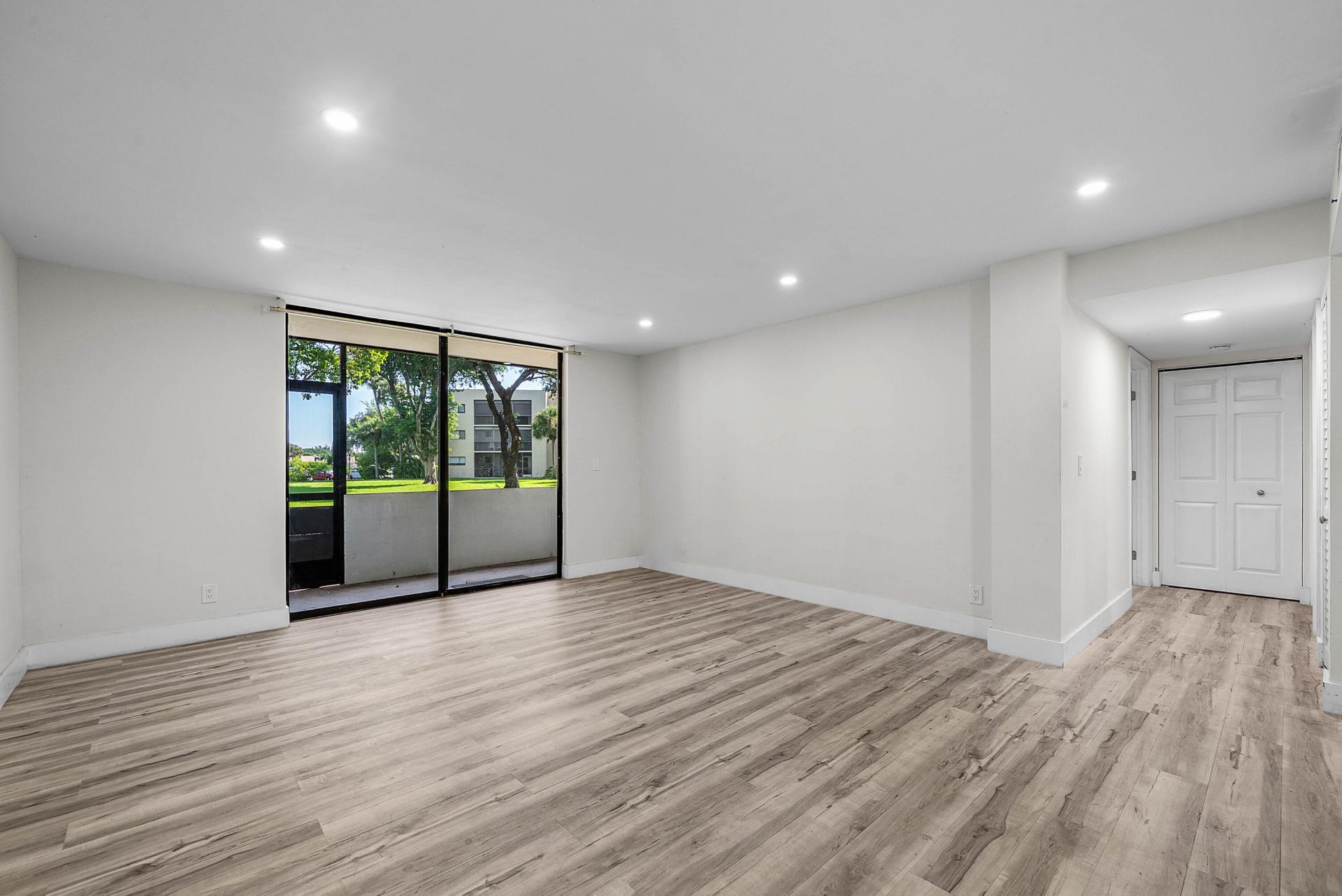 5190 Las Verdes Circle, Unit 105, Delray Beach, FL 33484 Photo