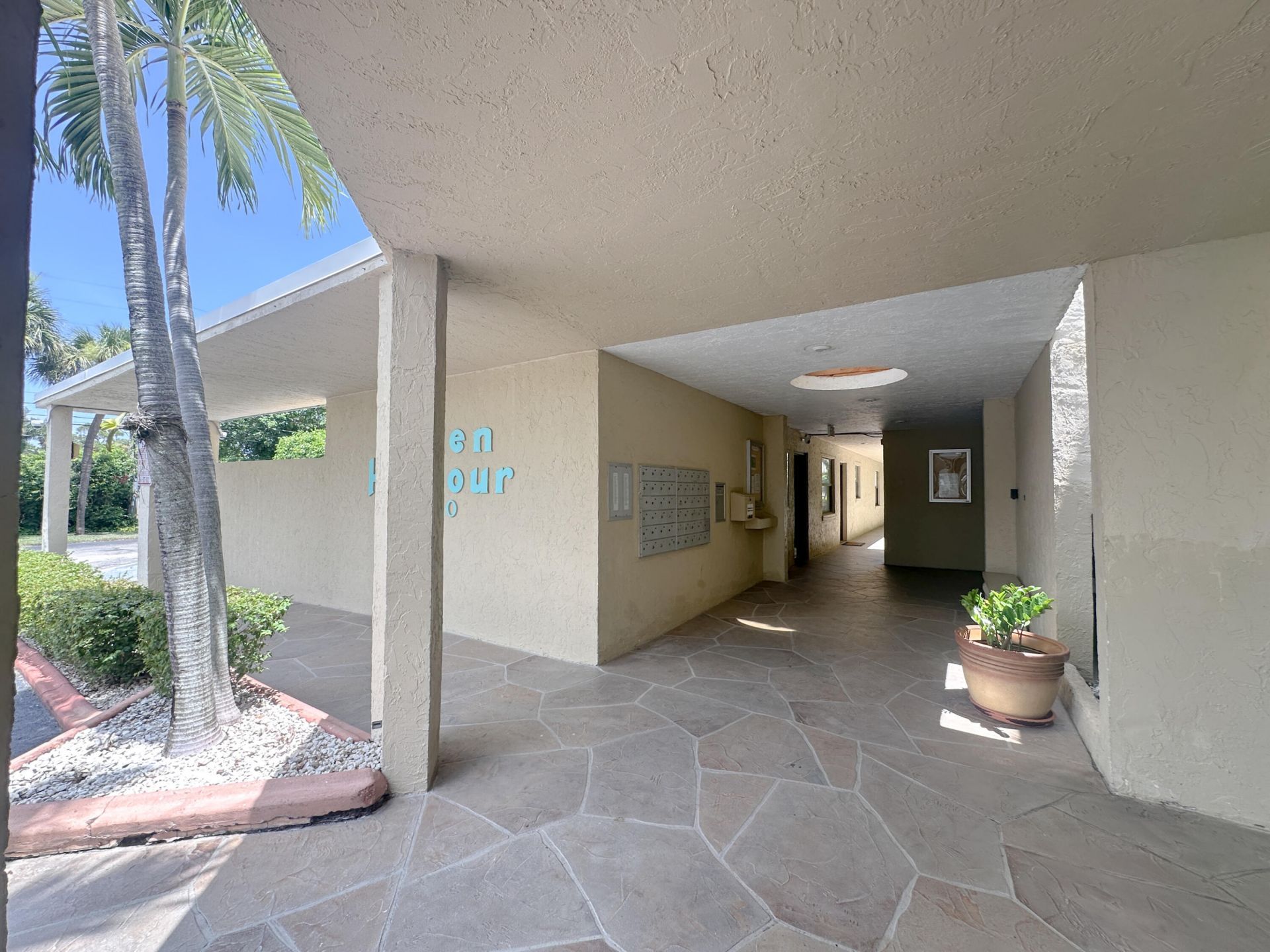 890 N Federal Highway, Unit 409, Lantana, FL 33462 Photo