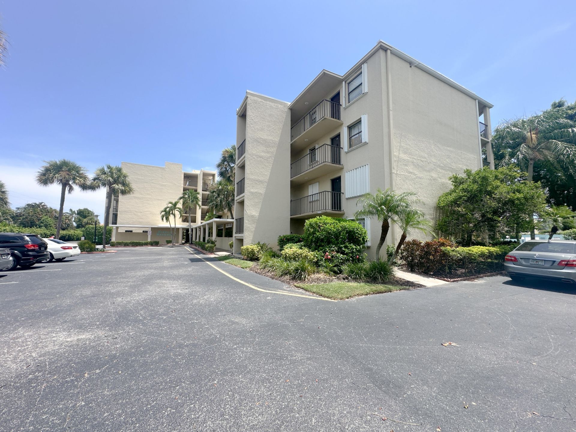 890 N Federal Highway, Unit 409, Lantana, FL 33462 Photo
