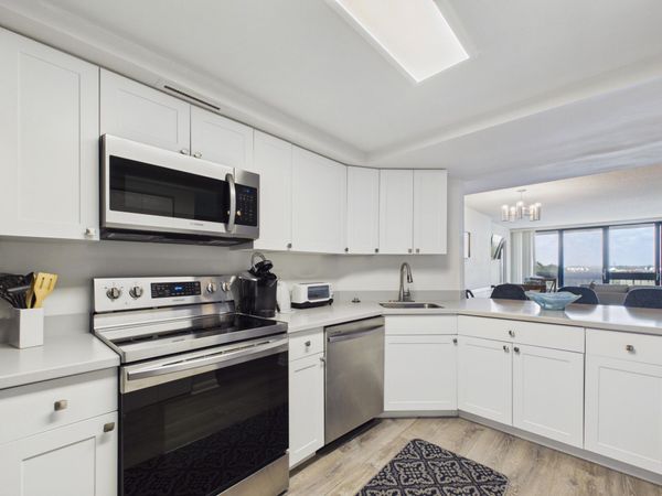2400 PRESIDENTIAL Way, Unit 704, West Palm Beach, FL 33401