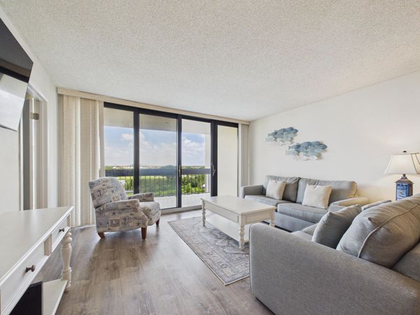 2400 PRESIDENTIAL Way, Unit 704, West Palm Beach, FL 33401