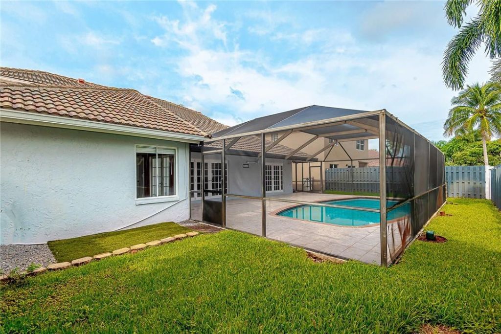 11551 SW 11th Street, Pembroke Pines, FL 33025 Photo