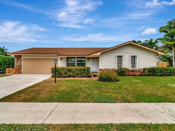 577 SW 24th Avenue, Boynton Beach, FL 33435