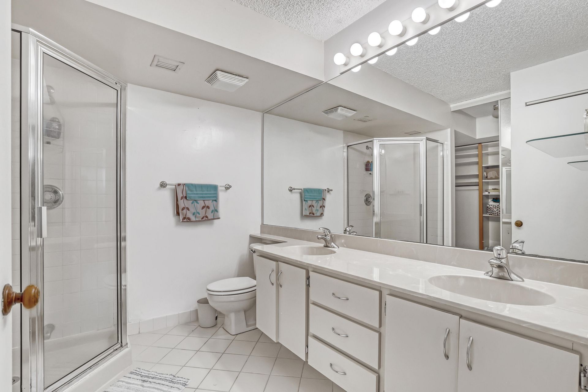 2621 Village Boulevard, Unit 203, West Palm Beach, FL 33409 Photo
