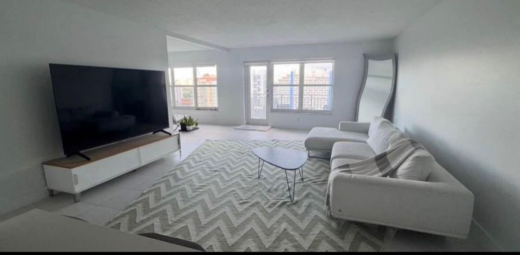 3000 E Sunrise Boulevard, Unit 17F, Fort Lauderdale, FL 33304 Photo