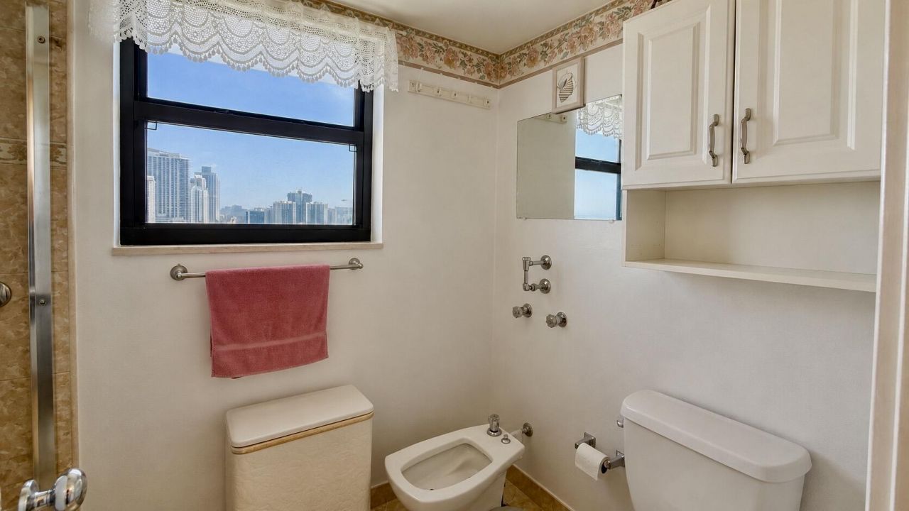 210 174th Street, Unit 1901, Sunny Isles Beach, FL 33160 Photo