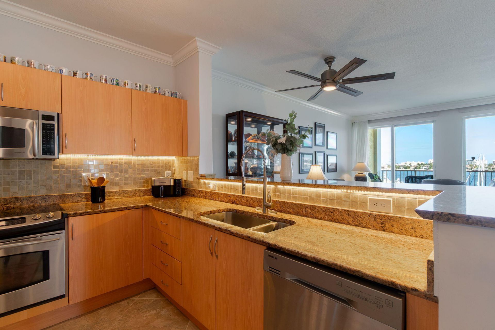 806 E Windward Way, Unit 524, Lantana, FL 33462 Photo