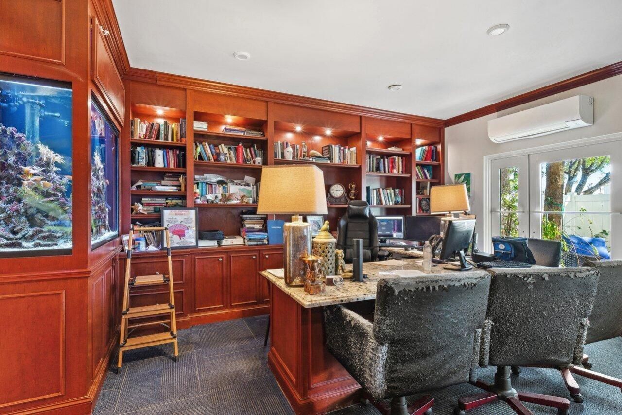 7051 N Seacrest Boulevard, Lantana, FL 33462 Photo