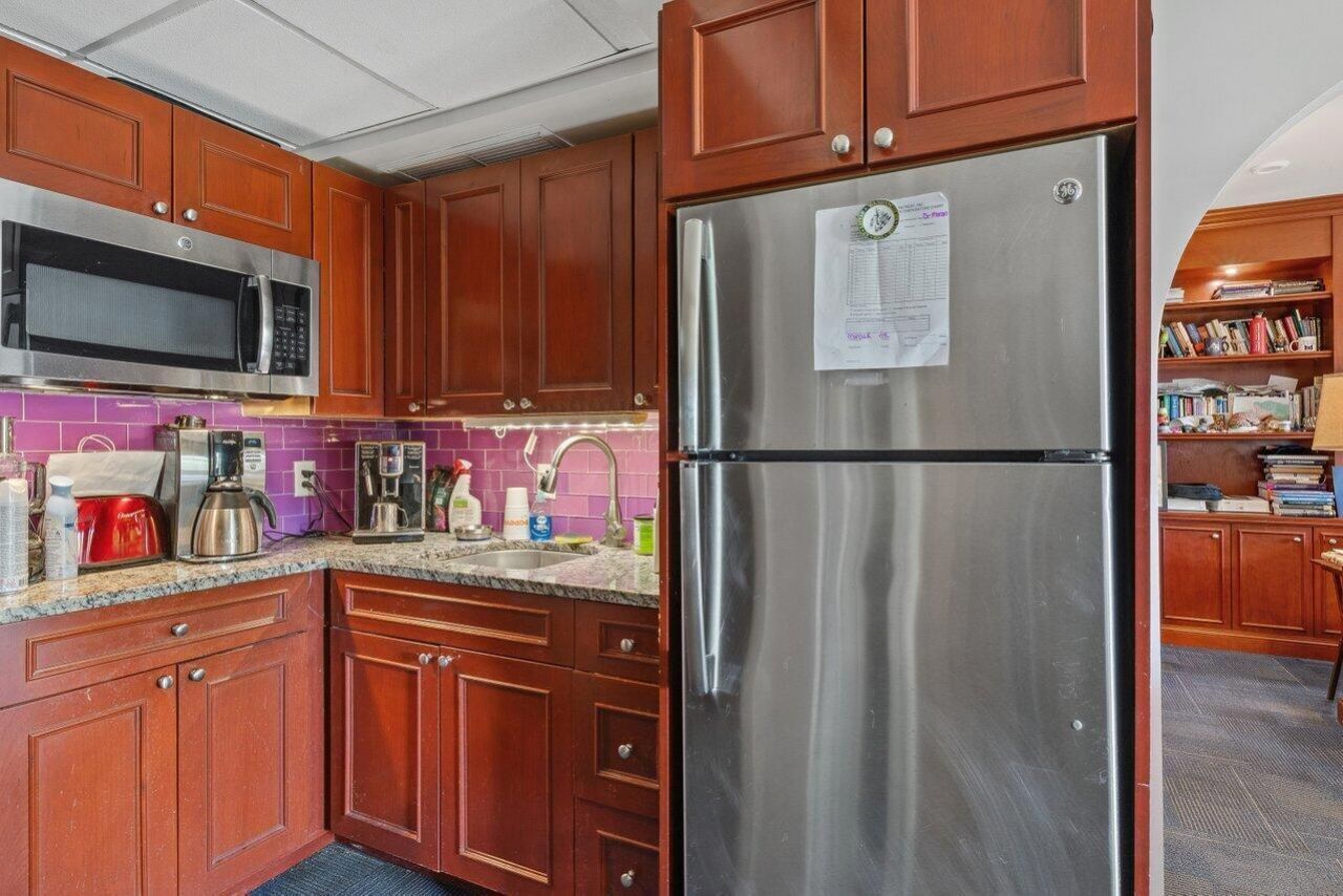 7051 N Seacrest Boulevard, Lantana, FL 33462 Photo