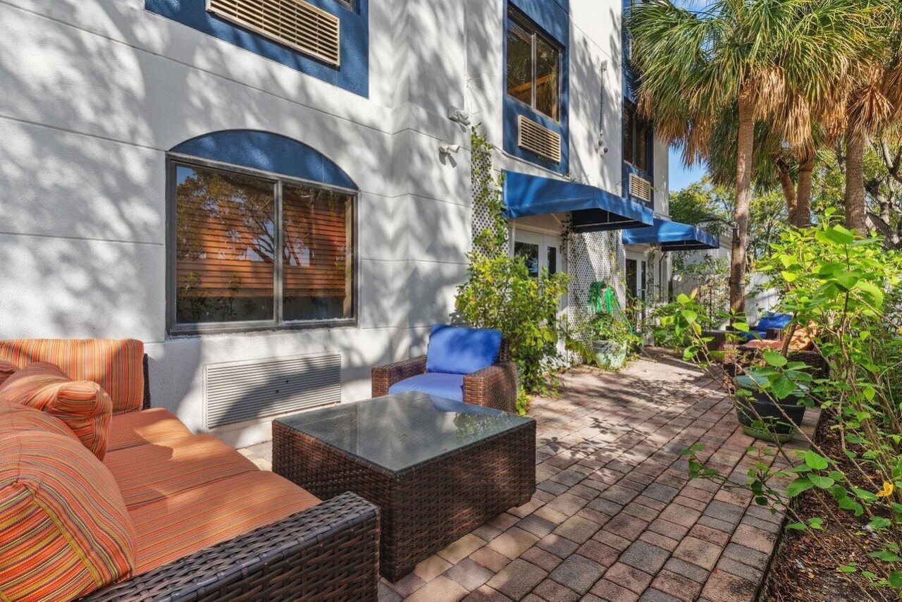 7051 N Seacrest Boulevard, Lantana, FL 33462 Photo